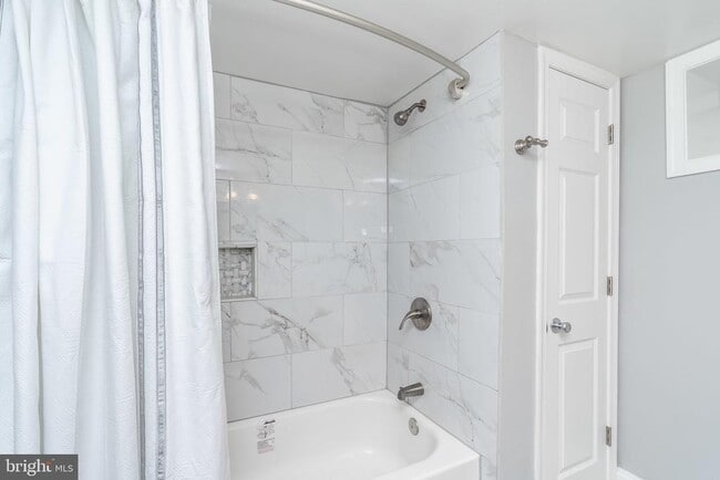 Building Photo - 365 Bonsal St