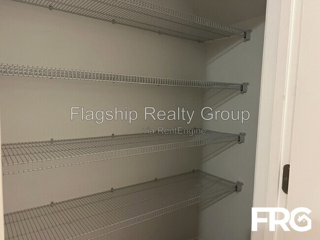 Building Photo - 491 Fallingbrook Dr