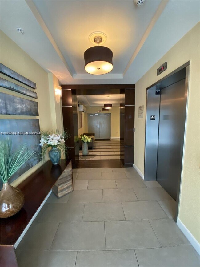 Building Photo - 500 NE 29th St