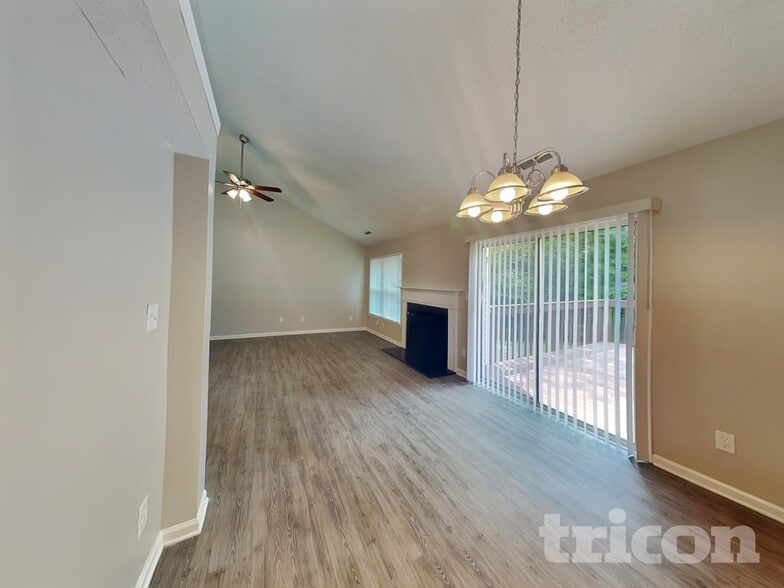 Building Photo - 3617 Rosedown Dr