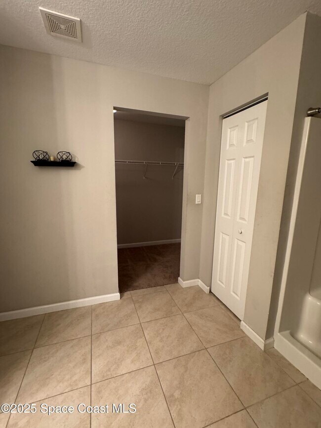 Building Photo - 3925 SW Laffite St