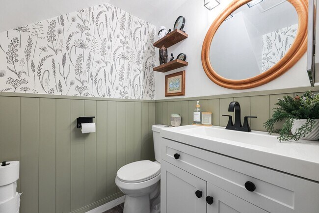 Building Photo - Charming 3-Bedroom Home in Gated South Par...