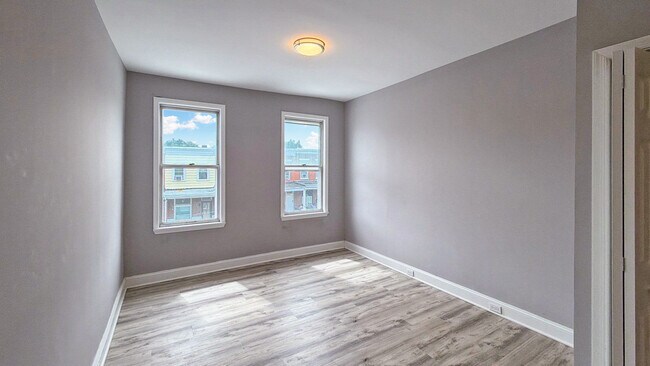 Building Photo - 439 N Robinson St