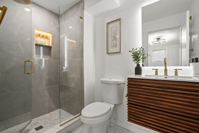 Building Photo - 42 White St