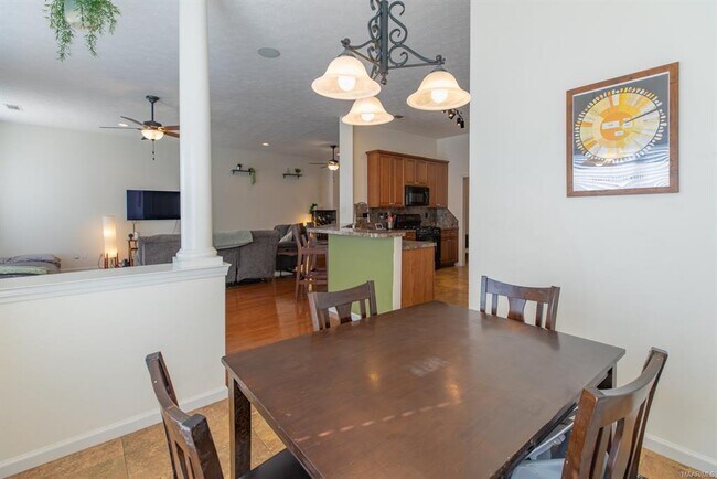 Building Photo - 616 Castle Brook Dr