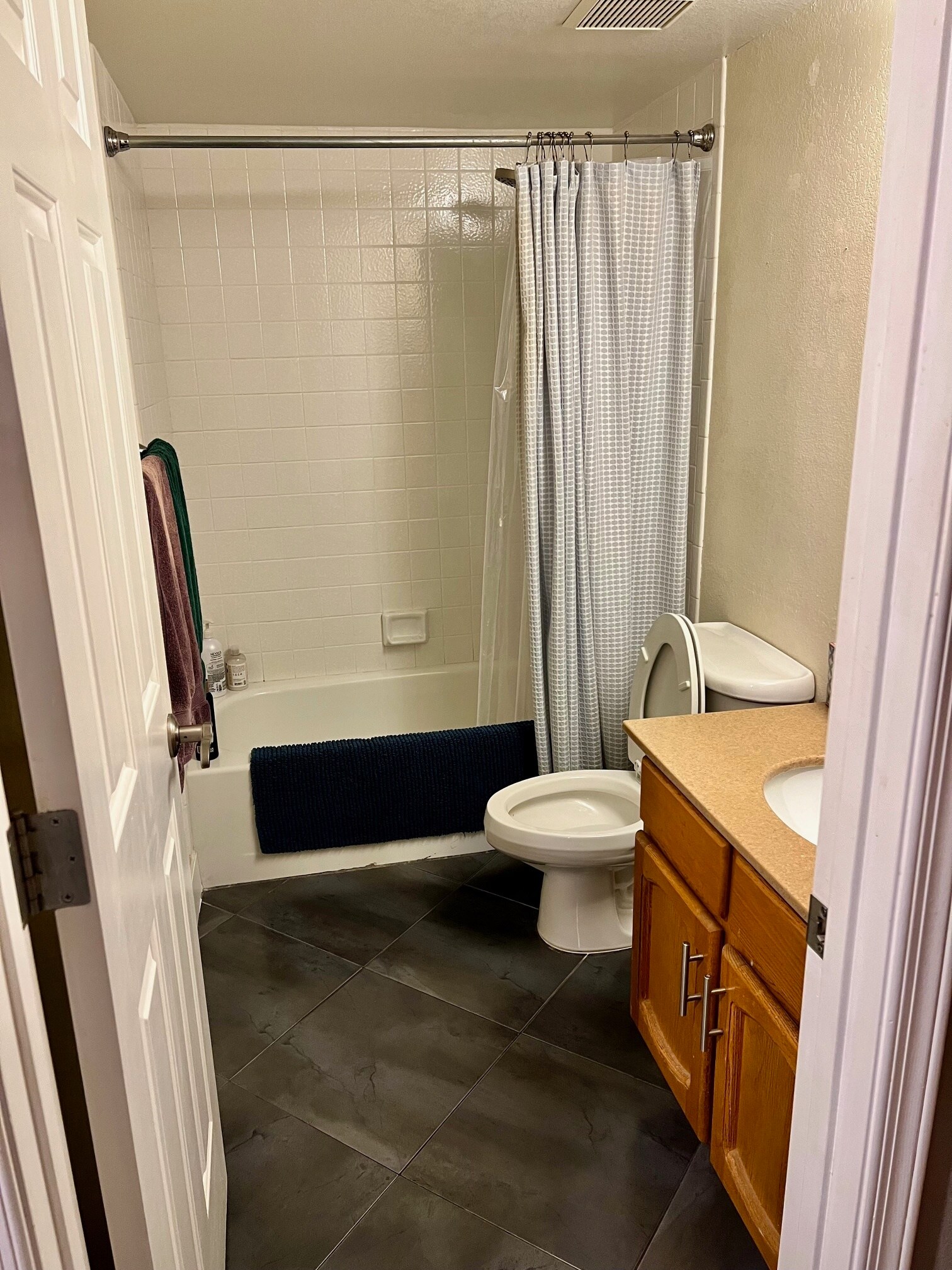 Bath #2 - 3031 N Civic Center Plz