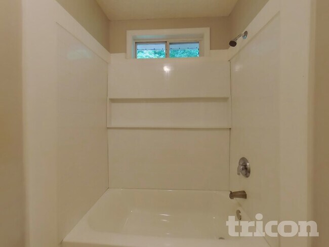 Building Photo - 8870 Mae Ct