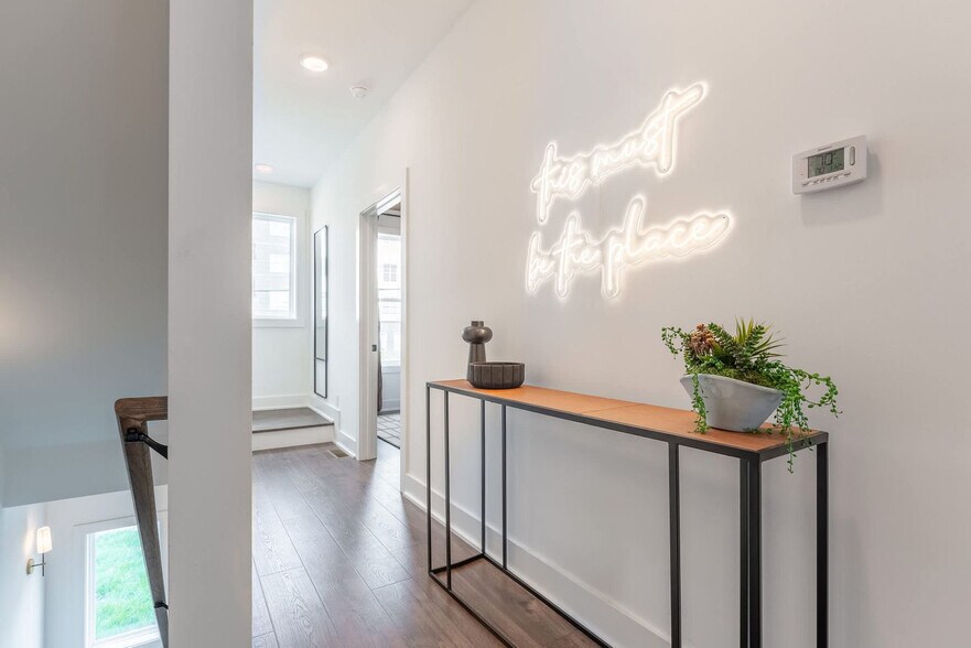 Building Photo - 89 Lucile St