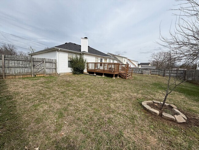 Building Photo - Charming Open-Concept Home in LaVergne