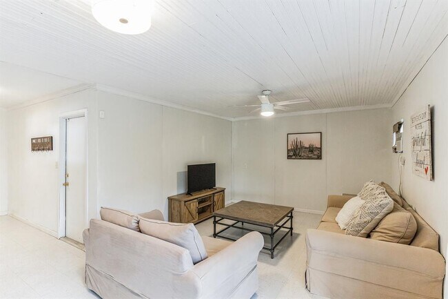 Building Photo - 22518 Felicia Dr