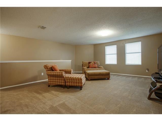 Building Photo - 2937 Jamestown Dr