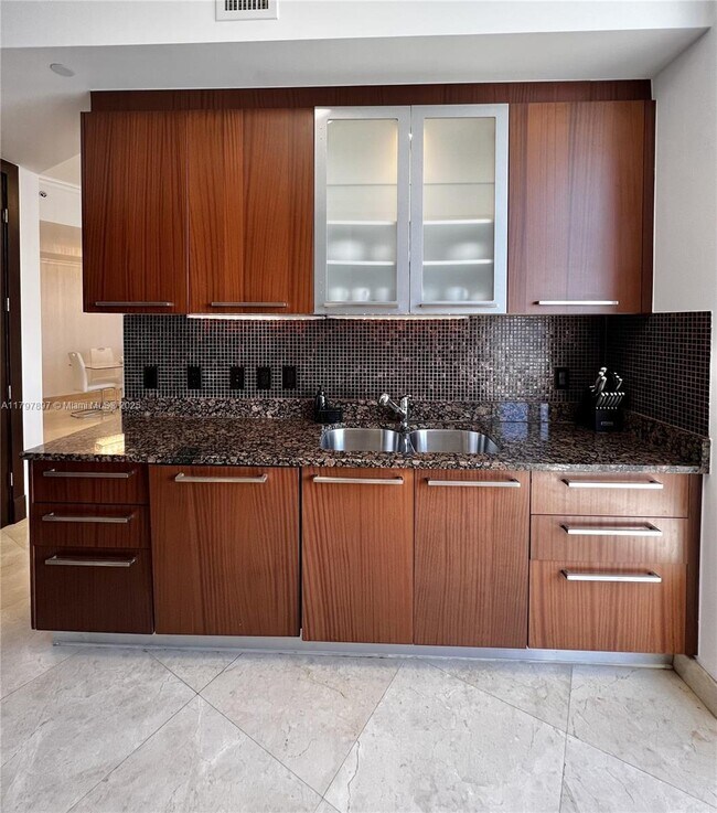 Building Photo - 15901 Collins Ave