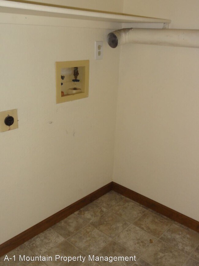 Building Photo - 3 br, 1 bath House - 3008 B Forest Way