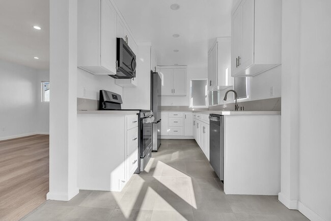 Building Photo - 1155 W Exposition Blvd