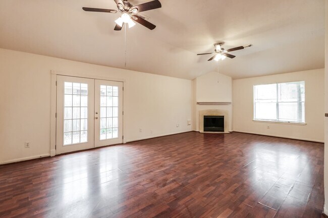 Building Photo - 16127 Kelley Green Ct