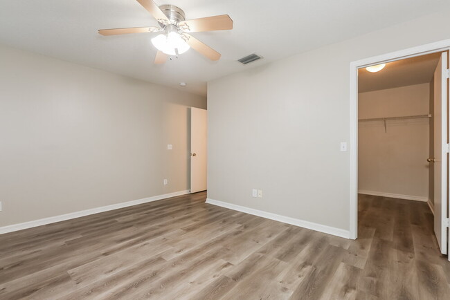 Building Photo - 11019 Golden Silence Dr