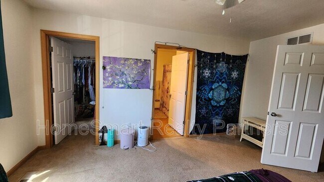 Building Photo - 508 Ridge Ave