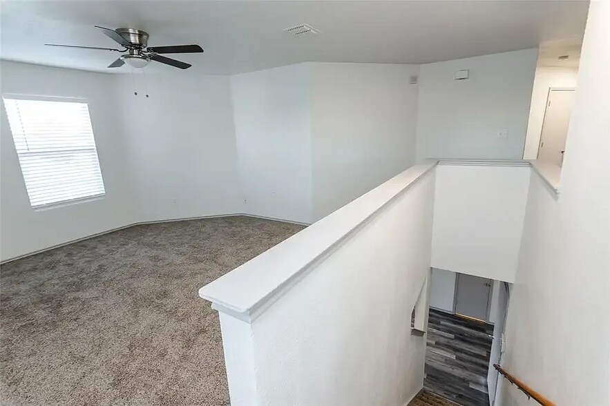 Building Photo - 818 Moss Glen Trl