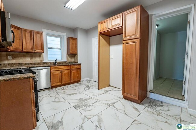 Building Photo - 1334 Lehigh St