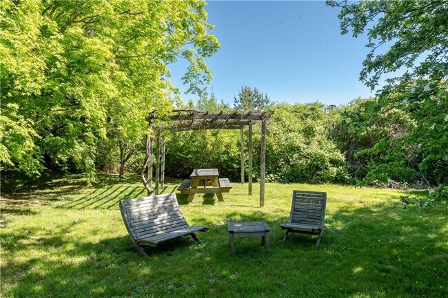 Building Photo - 304 Third Beach Rd