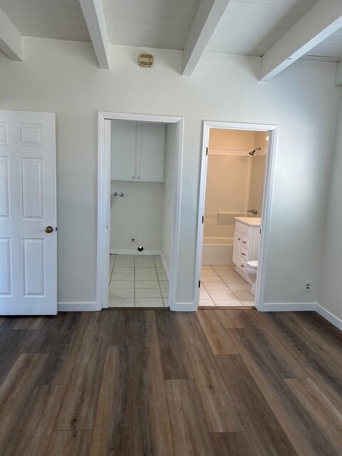 Building Photo - Renovated Upstairs 1-Bedroom with Private ...