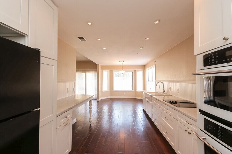 Building Photo - 1428 E Kent Ave