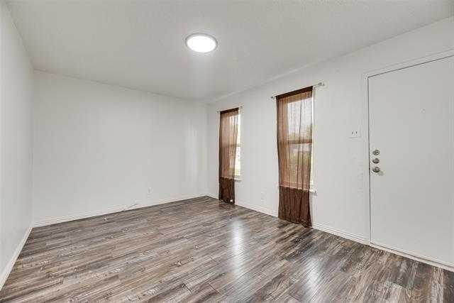Building Photo - 506 N Elm St