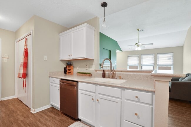 Building Photo - 24826 Broad Pine Dr