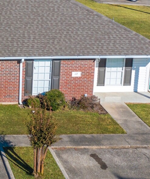 Building Photo - 17 Mulberry Rd