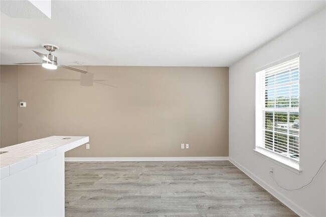Building Photo - 2302 East Side Dr