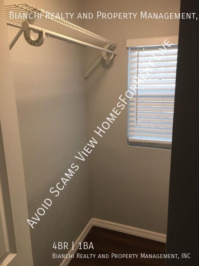 Building Photo - 3450 17th Ave S