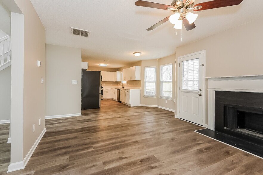 Building Photo - 206 Mystic Ct