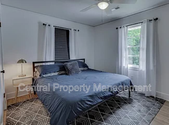 Building Photo - 1126 N Hwy 25 Bypass