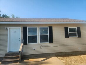 Building Photo - 114 N Wild Horse St