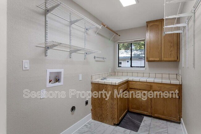 Building Photo - 1688 El Capitan Dr