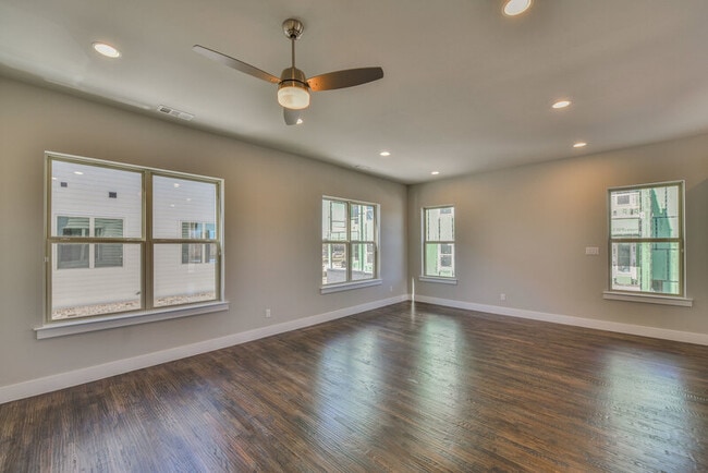 Building Photo - 736 N Plano Rd