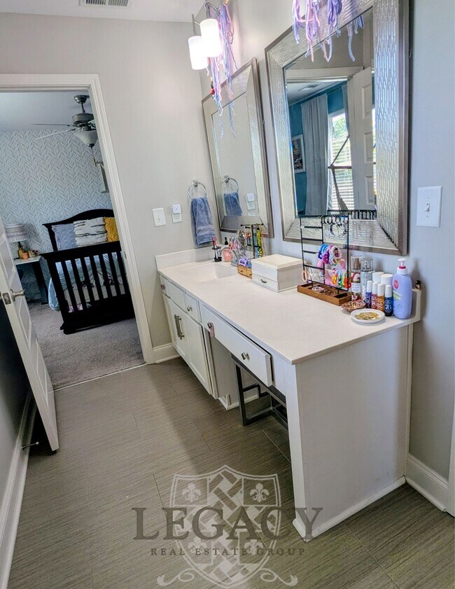 Building Photo - 6150 Christmas Dr