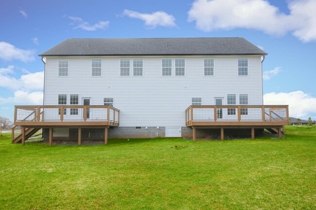 Building Photo - Luxury Three Bedroom Townhouse in Lincolnton