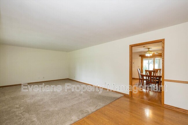 Building Photo - 647 Alwyne Rd