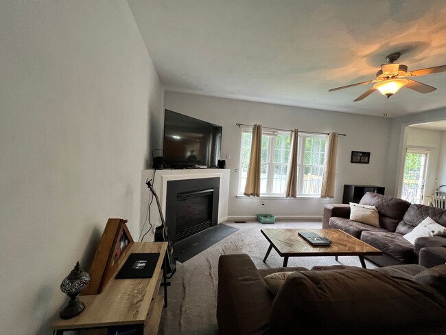 Building Photo - 4 bedroom home in Oceanview, Norfolk
