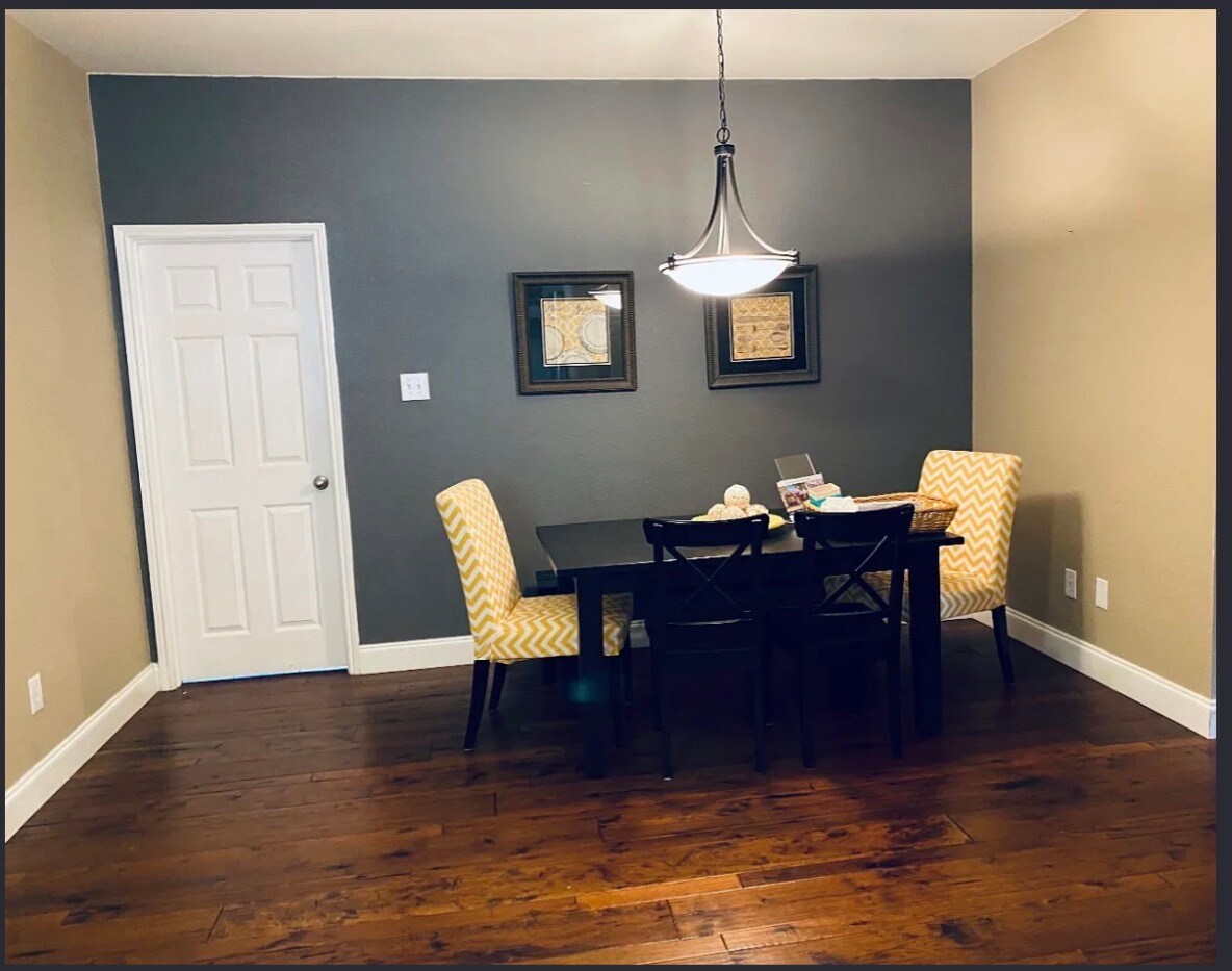 Building Photo - 2716 Zoeller Dr