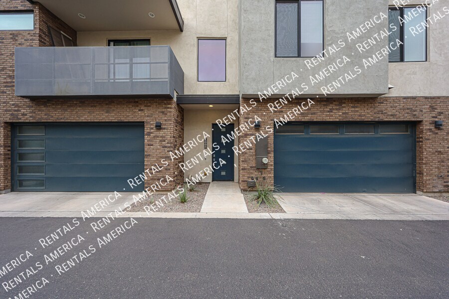 Building Photo - 901 S Smith Rd