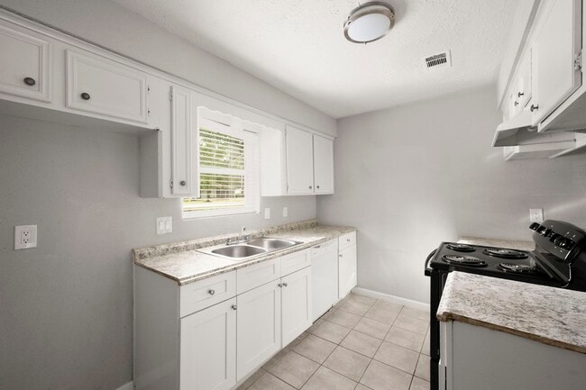 Building Photo - 25822 Glen Loch Dr