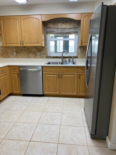 Building Photo - 533 Legume Drive