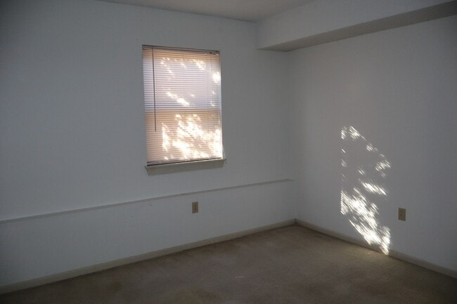 Building Photo - 506 Columbia Dr