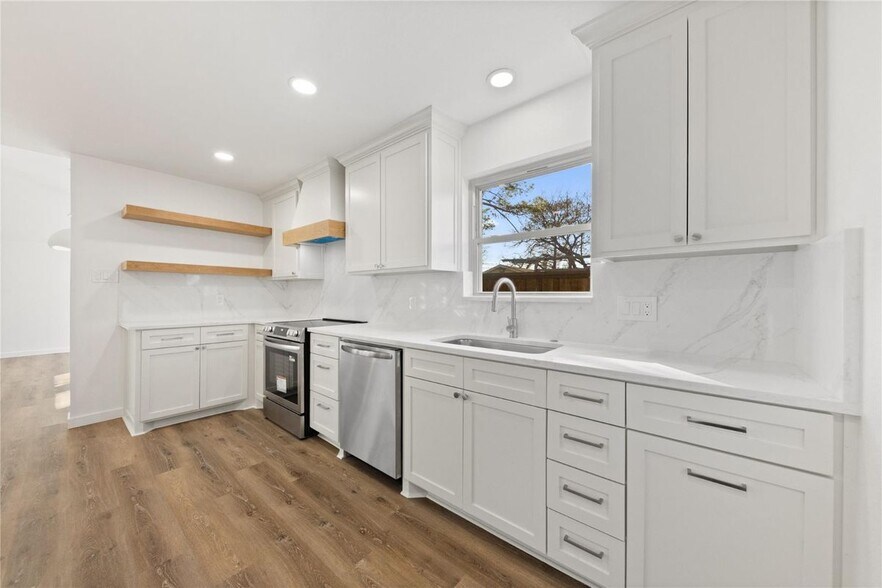 Building Photo - 3616 Woodleigh Dr