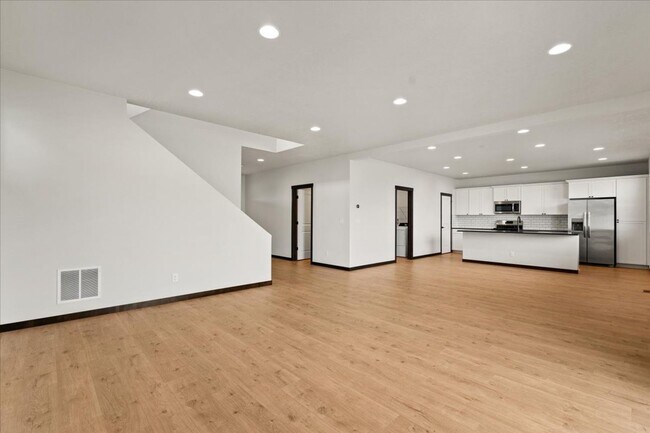 Building Photo - Spacious 4-Bedroom, 2.5 Bath, Two-Story Gem with a Fenced Yard!