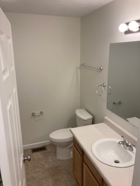 Building Photo - Single Level 2 Bed Apartment with Garage
