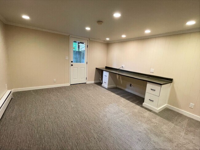 Building Photo - 4bd/2ba Seattle Home