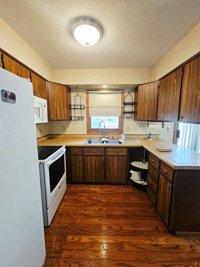 Building Photo - 908 Antares Ct